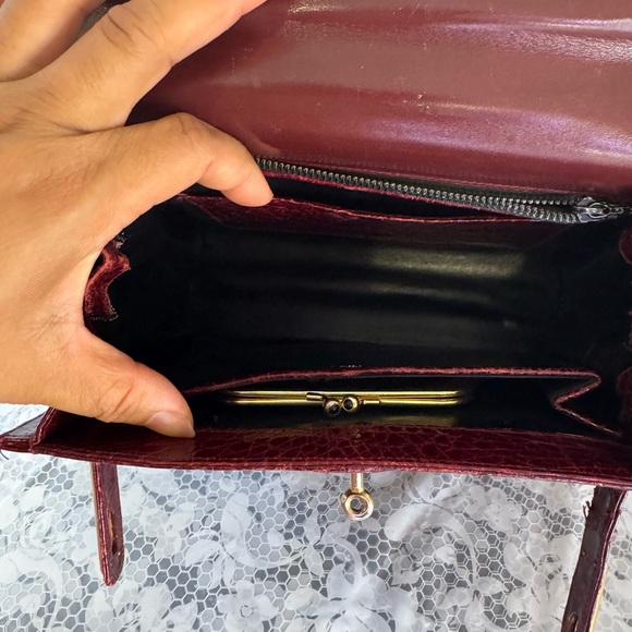 Vintage Susan of London Red Leather Women's Shoulder Bag - Picture 10 of 15